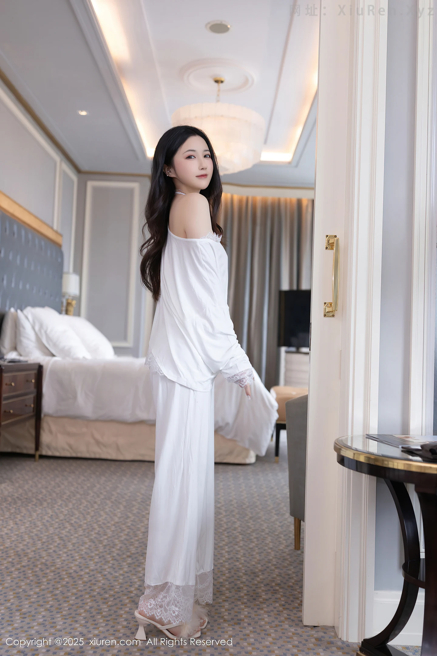 图片[4]-[XiuRen秀人网] VOL.10445 模特鱼子酱Fish性感白色连衣裙露白色内衣秀曼妙身材诱惑写真81P-秀人网官方网站